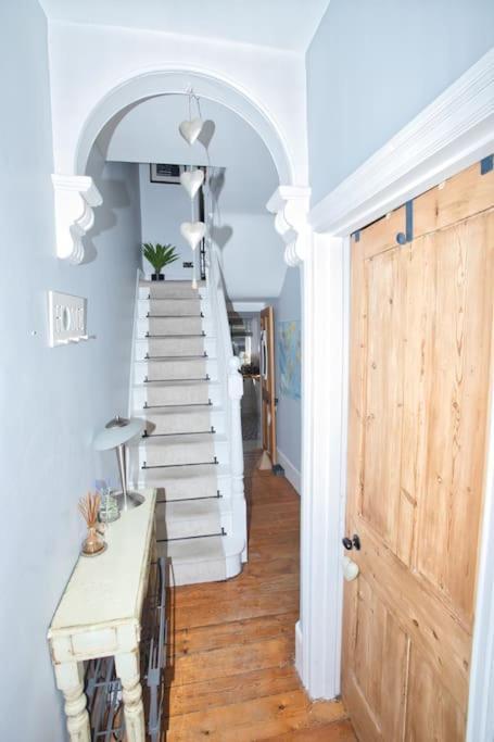 Restful And Cosy 4 Bed Home Minutes From The Beach Sandgate Exterior photo
