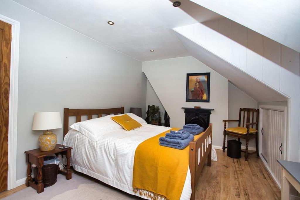 Restful And Cosy 4 Bed Home Minutes From The Beach Sandgate Exterior photo