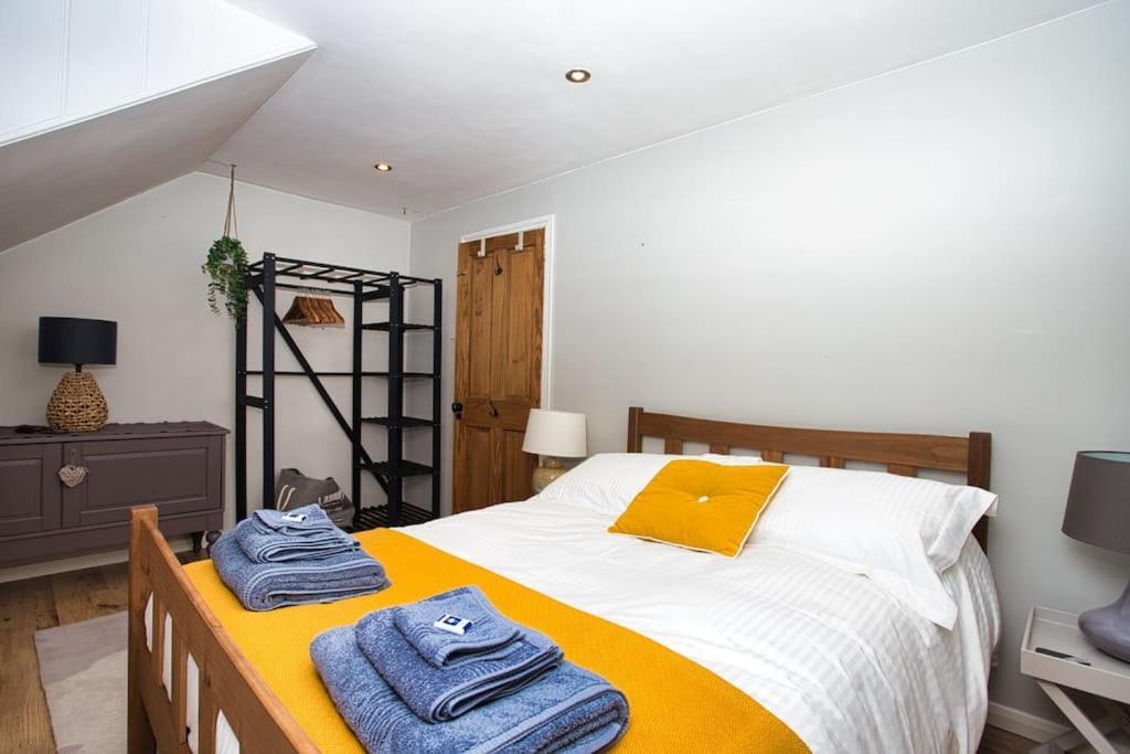 Restful And Cosy 4 Bed Home Minutes From The Beach Sandgate Exterior photo