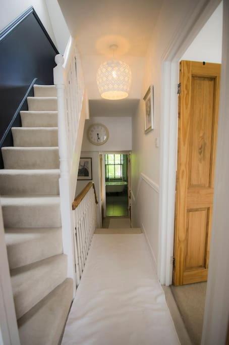 Restful And Cosy 4 Bed Home Minutes From The Beach Sandgate Exterior photo